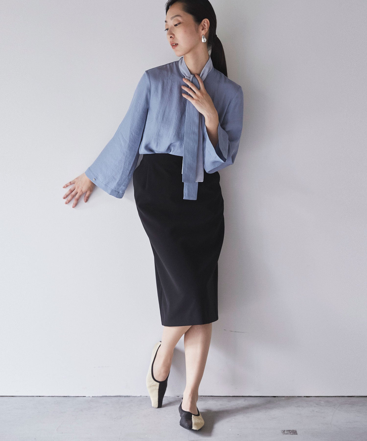 Melty Tie Blouse｜THE LINER(ザ ライナー)公式通販