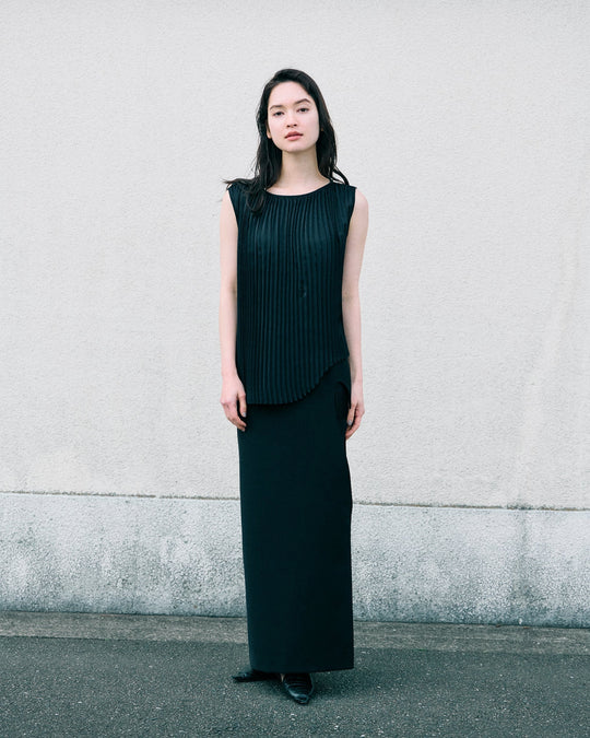 Styling of Styling of Pleats Sleeveless Tops